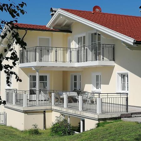 Wunderschoene Ferienwohnung Mit Seeblick Zell am Moos Exterior foto
