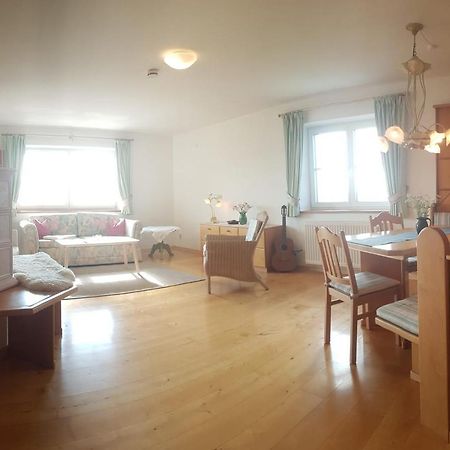 Wunderschoene Ferienwohnung Mit Seeblick Zell am Moos Exterior foto