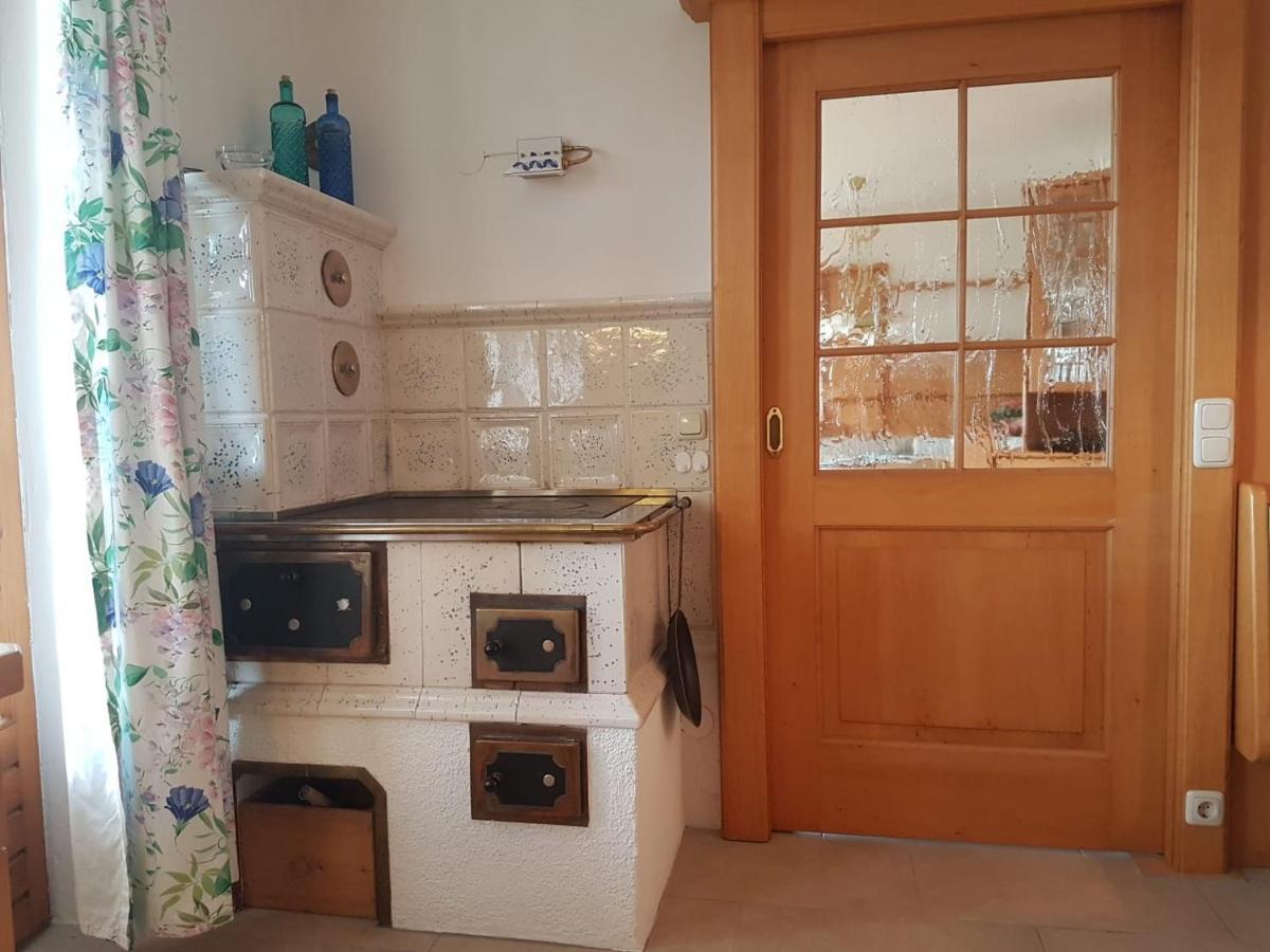 Wunderschoene Ferienwohnung Mit Seeblick Zell am Moos Exterior foto