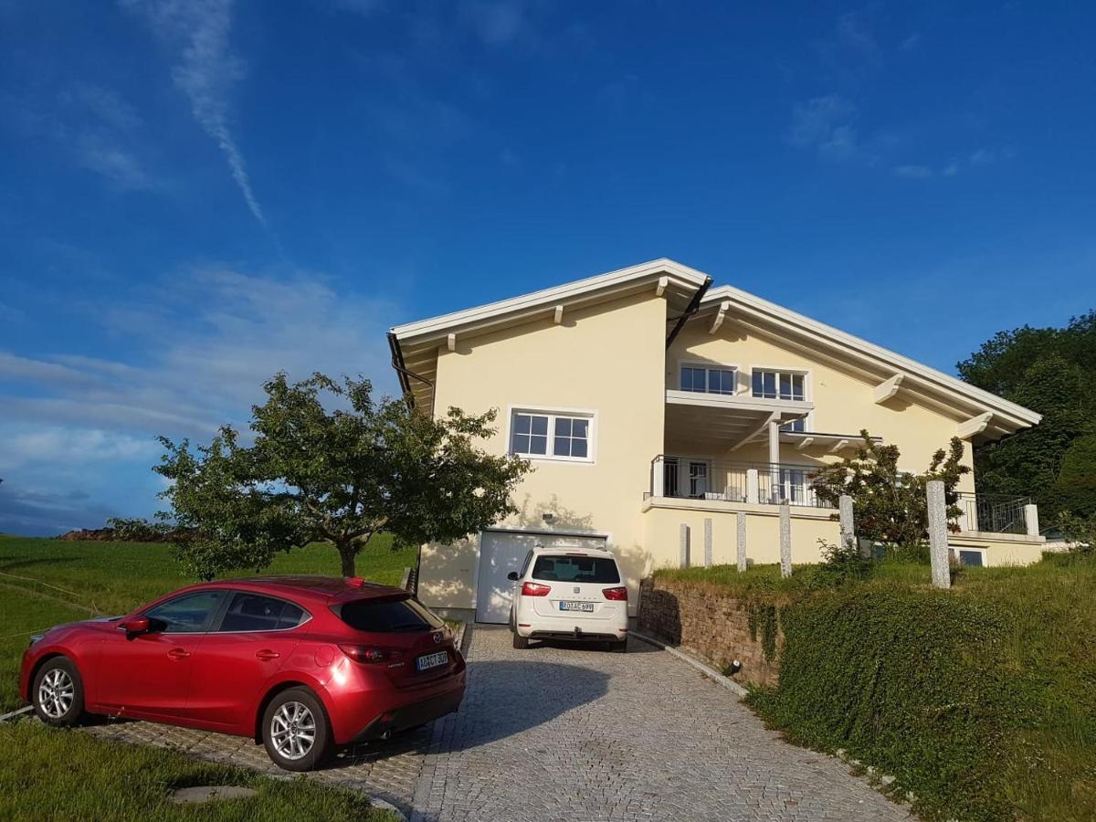 Wunderschoene Ferienwohnung Mit Seeblick Zell am Moos Exterior foto