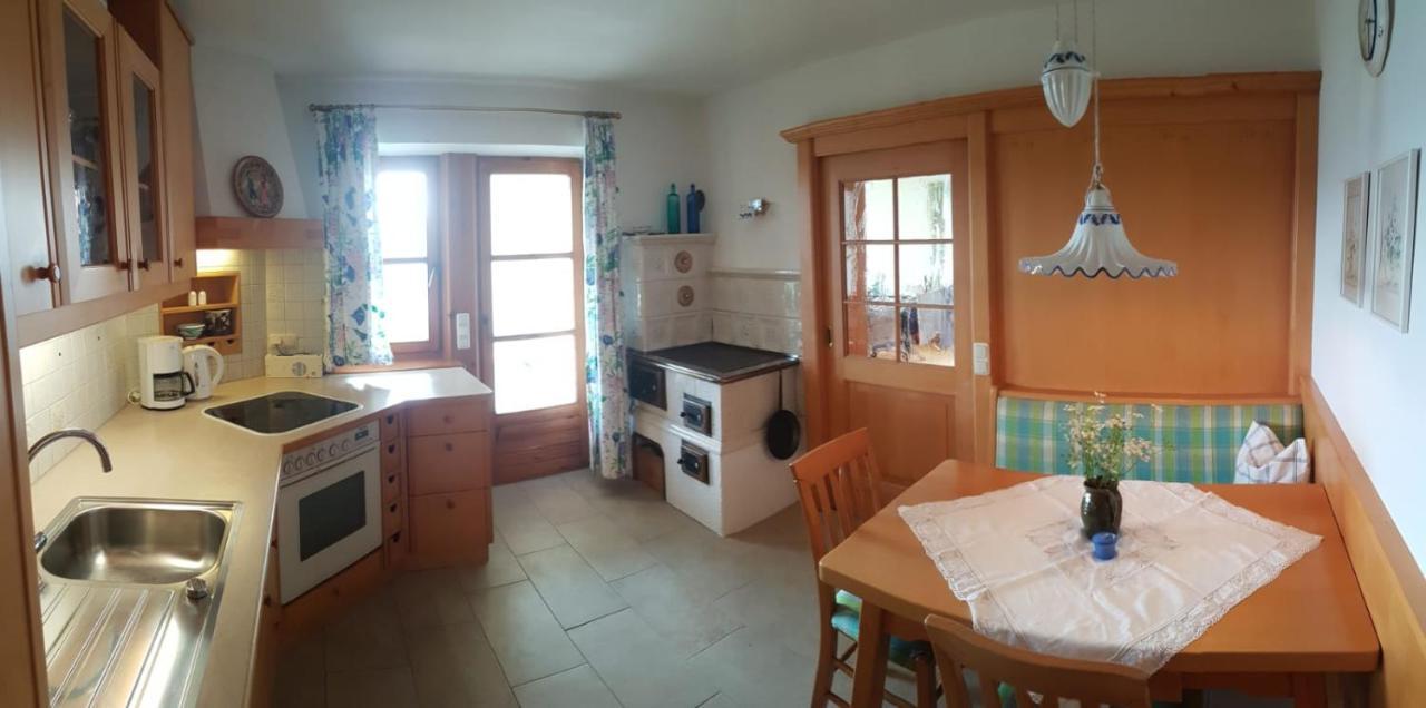 Wunderschoene Ferienwohnung Mit Seeblick Zell am Moos Exterior foto
