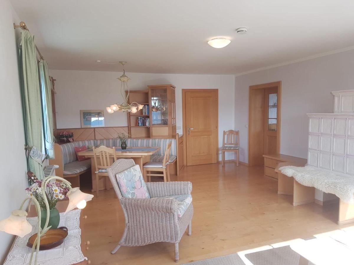 Wunderschoene Ferienwohnung Mit Seeblick Zell am Moos Exterior foto