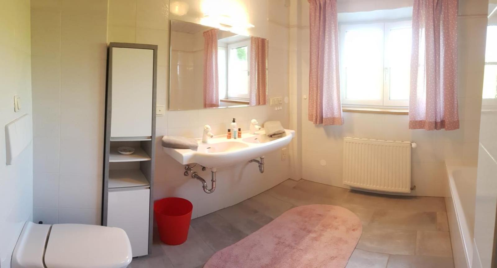 Wunderschoene Ferienwohnung Mit Seeblick Zell am Moos Exterior foto