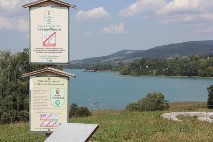 Wunderschoene Ferienwohnung Mit Seeblick Zell am Moos Exterior foto