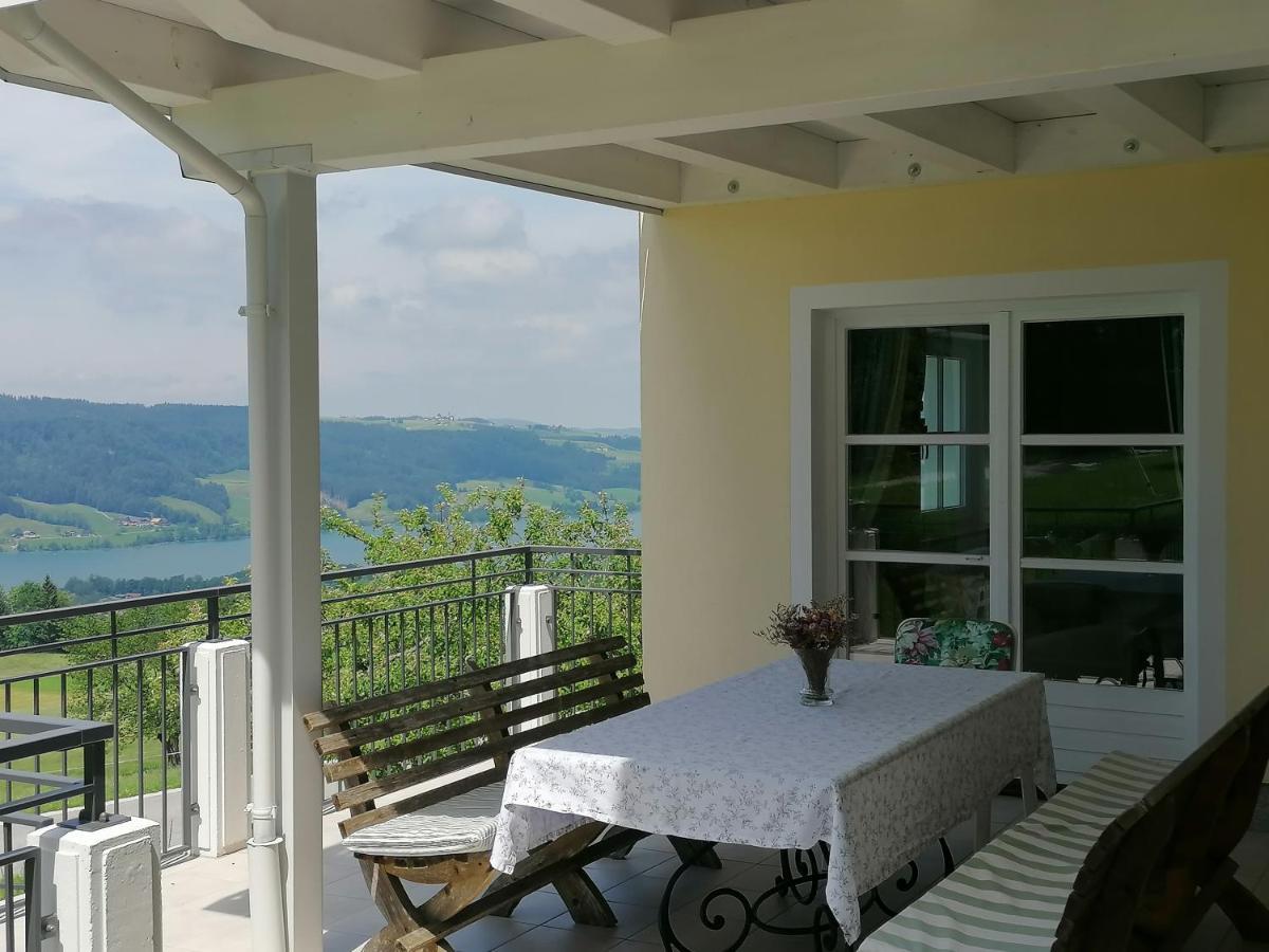 Wunderschoene Ferienwohnung Mit Seeblick Zell am Moos Exterior foto